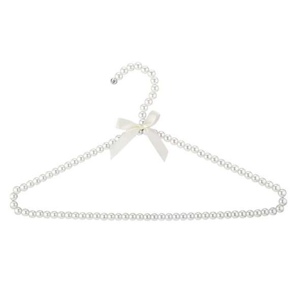 Vešiak na šaty s perličkovou mašľou a protisklzovou úpravou MF3070042