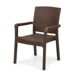   Hnedá plastová záhradná stolička s opierkou na ruky v ratanovom štýle PVC-RAT-13