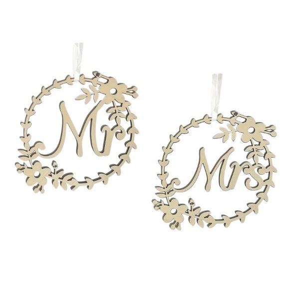 Ruszitkus drevená svadobná tabuľka na stoličku „Mr“ a „Mrs“ – zdobená kvetinovým vencom TM4914334